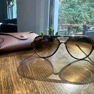 Ray-Ban CAT 5000 Classic.                    Polished Light Havana color